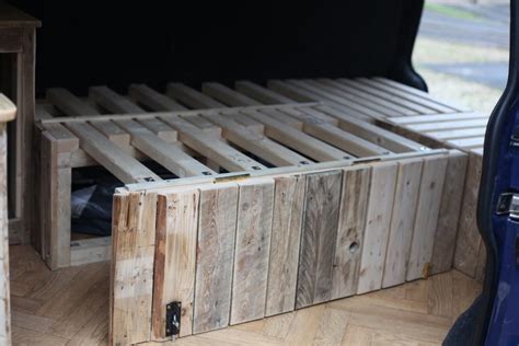 Ausziehbares bett vw bus t4 in graubunden kaufen tutti ch. VW-Bus Ausbau mit Paletten (pallets) - ausziehbares Bett … | Pinteres… | Vw bus ausbau ...