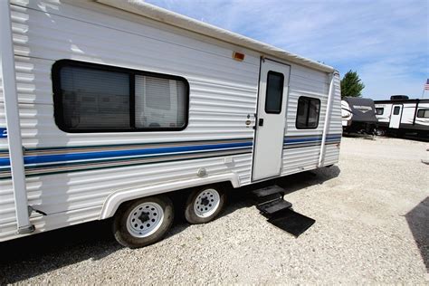 Sep 05, 2020 · not only is cheap rv living possible, but rv living can probably be much cheaper than the life you're living in a sticks and bricks house. Used Cheap Camper For Sale UP286025 (8) - Good Life RV