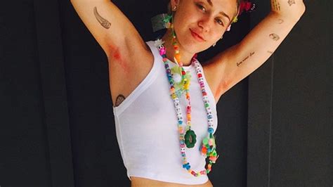 Miley Cyrus Dating Women Reveals She’s Bisexual Hollywood Life