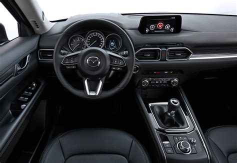 The quiet, comfortable interior features driver safety aids, apple carplay, and android auto. Mazda CX-5 2018 llega a México. Te damos las versiones y ...