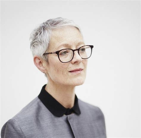 Short edgy pixie with highlighted touches is an easy task and looks fantastic hairstyles for women over 50 with glasses. 2020 Latest Pixie Haircuts with Glasses