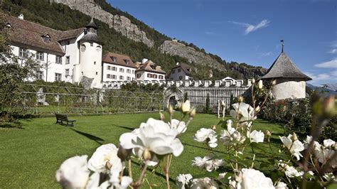 Schloss Haldenstein • Architektur » Graubünden erleben