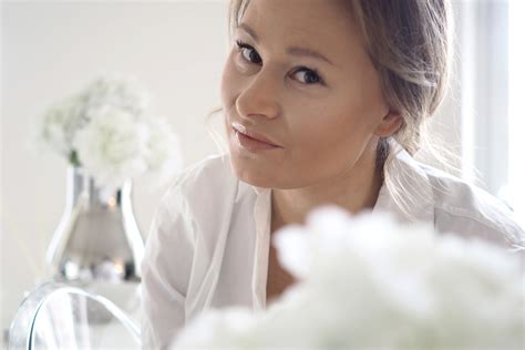 Toimenpiteen aikana ihoon piirretään uusia karvoja viiltämällä. Kulmien microblading - before & after | Char and the City