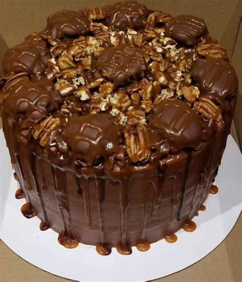 Chocolate Turtle Cake Your Buzz Feed In Chocolate Turtle Cakes Chocolate Turtle Cake