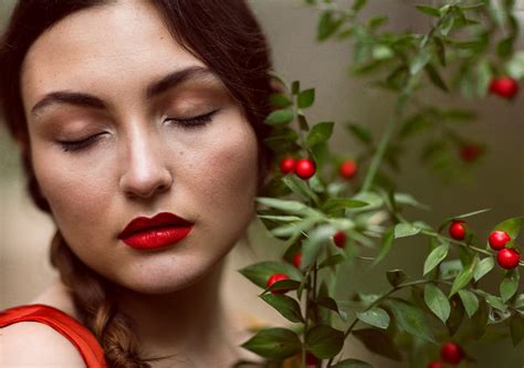 wallpaper menghadapi wanita model potret mata tertutup tanaman lipstik merah hidung