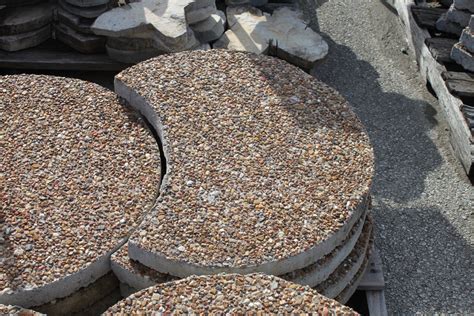 24 34 Moon With Gravel Stepping Stones