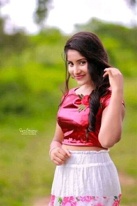 Pin By Roshani Piravinthan On New Sri Lanka Actress In 2020 Girl Photo Poses Girl Photos