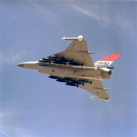Опытный самолет F 16xl