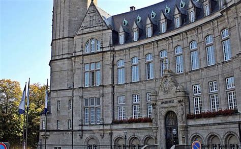 In terms of banking assets, luxembourg bank reserves are euro 760 billion. Deutsche Banken flüchten aus Luxemburg | DAS INVESTMENT