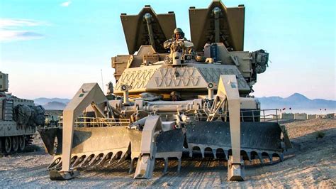 M1150 Assault Breacher Vehicle To Amerykański Sposób Na Pokonanie Pól