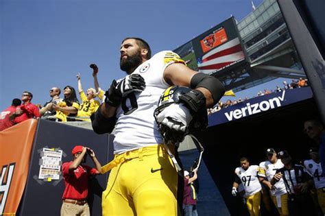 Who Is Alejandro Villanueva What We Know About The Steelers War Hero