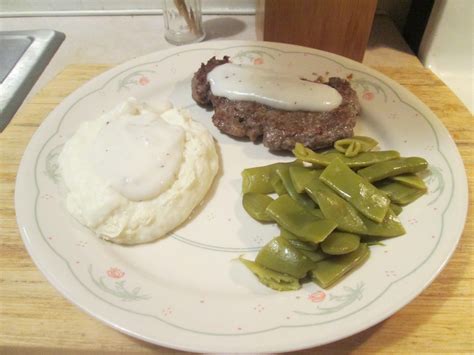 It may be served with fillings, toppings or condiments such as butter, cheese, sour cream, gravy. Diab2Cook: Cubed Steak w/ White Gravy, Mashed Potatoes ...