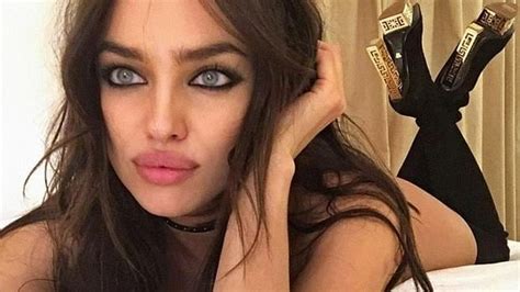 Instagram Irina Shayk Se Vuelve Viral Por Un Selfie Est Desnuda O