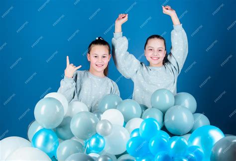 Premium Photo Sisters Organize Home Party Greeting Concept Having Fun Concept Balloon Theme
