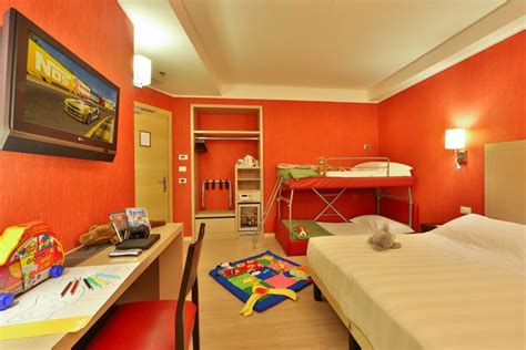 Best western porto antico is situated in genoa and is within a short walk of nearby landmarks, such as acquario di genova, genoa cathedral and walls of genoa. Strutture | Kid Pass