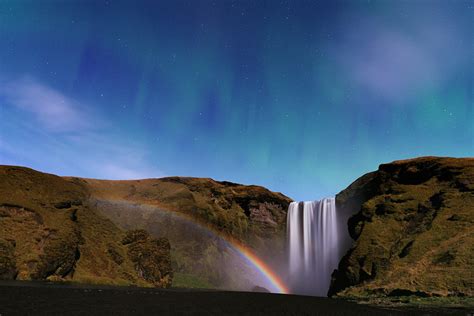El Sofista Cascada Arco Iris Lunar Y Aurora En Islandia