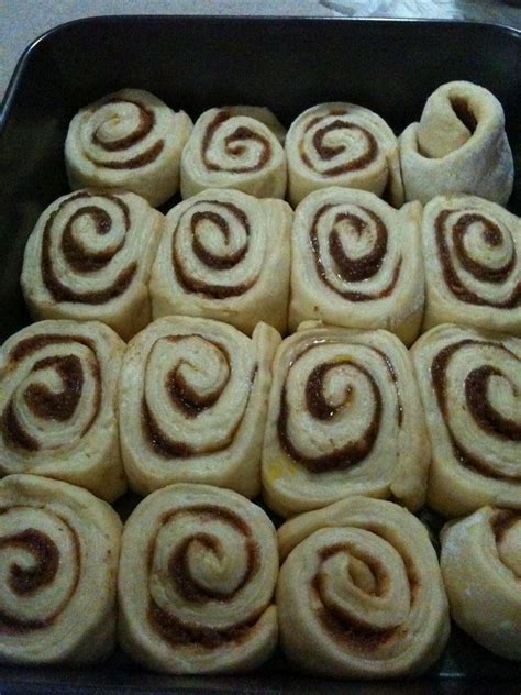 2sdb yis 1cwn air suam 1/2 cawan susu pekat bancuh dan biar yis kembang. ...Take what comes to you and give thanks.: Cinnamon Rolls ...