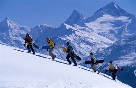 Cable cars await you so that you can enjoy more than 140km of slopes. Ski Crans Montana