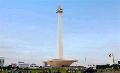 Monumen nasional, abbreviated monas) is a 132 m (433 ft) obelisk in the centre of merdeka square, central jakarta, symbolizing the fight for indonesia. √ Sejarah Singkat Monas Jakarta, Alamat Monas dan Harga ...