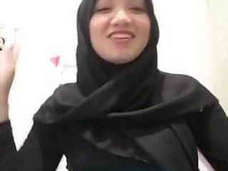 Awek tudung dalam kereta tengah sedap. Malezyalı - sıcak porno tube