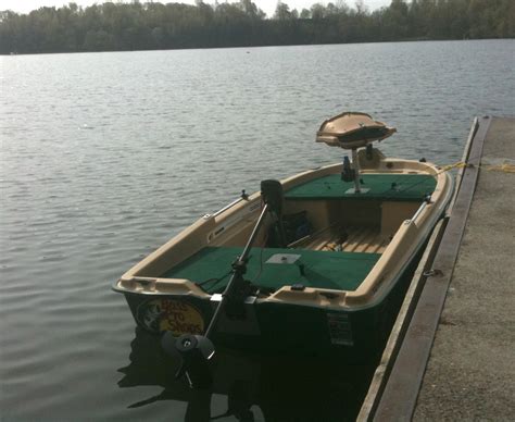 The lightweight sun dolphin american 12 jon boat has everything you need to stay on the water all day long. Bass Junkies Fishing Addiction: Pond Hopping - Sun Dolphin ...
