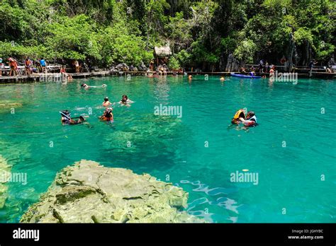 Coron Philippines Apr 9 2017 Tourists Enjoying On The Kayangan