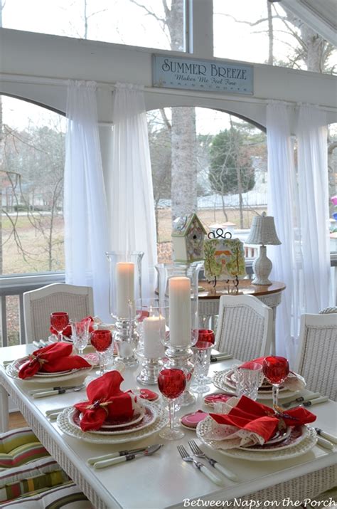 The leafless flowers are in season on the west. Valentine's Day Tablescapes Table Settings
