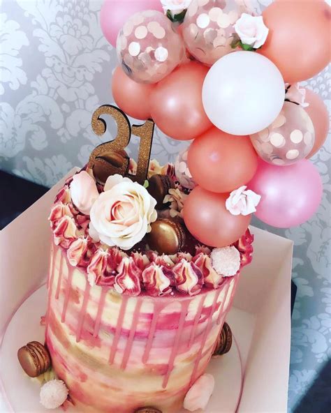 Pastel de cumpleaños para mujer. Pastel de cumpleaños con globos | Ideas de pastel de ...