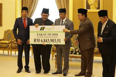 Alor setar, kedah 11 disember 2017: Majlis Penyerahan Zakat Perniagaan TH Negeri Kedah Bagi ...