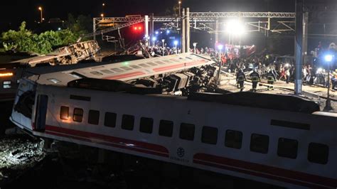 Taiwan Train Crash Kills 18 In Deadliest Rail Tragedy In Decades Euronews
