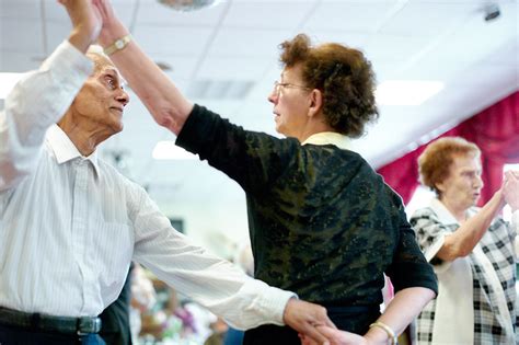 Die blumenfreunde aus den kleingärten um die. Reportage Altenheim Julie-Roger-Haus für "Der Spiegel ...