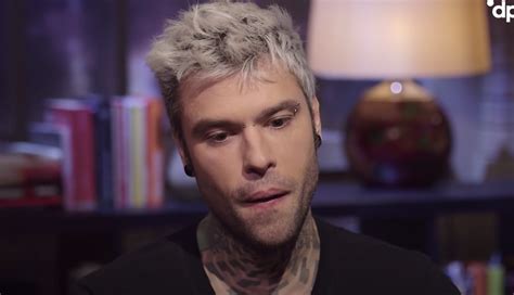 Versace make up artist francesca michielin: "Ora sarà squalificato da Sanremo". Fedez, la notizia ...