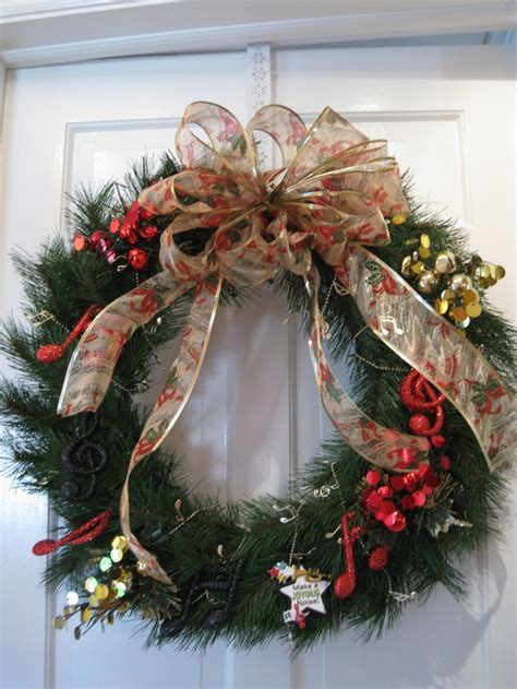 A Musical Christmas Wreath | Holiday wreaths, Christmas wreaths