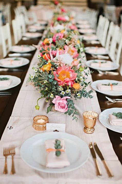 coral and greenery wedding table setting ideas - EmmaLovesWeddings