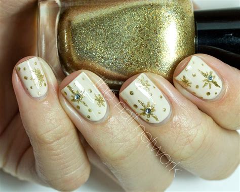 TDOCNAS 2014: Day 6: Christmas Star Nail Art (The Nail Network) | Star