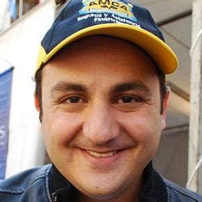 (to meet someone by chance) a. Diego Topa Girlfriend 2020: Dating History & Exes ...