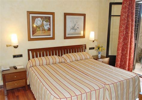 Beautiful landscape and pool area overlooks table rock lake. Hotel El Castell, Sant Boi de Llobregat (Barcelona ...