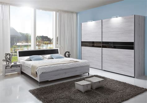 Nur wenn das schlafzimmer modisch und stilvoll eingerichtet ist, macht es das zuhause komplett. Komplett Schlafzimmer Set