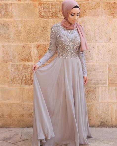 Pin By Aniqah Uddin On Prom Dress In 2020 Muslim Dress Soiree Dress