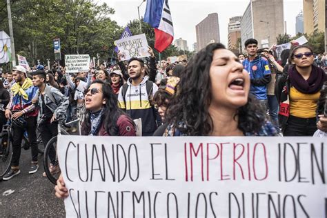 Colombia, arrastra una crisis política casi sin pausas desde la asunción de iván duque. Las protestas ahondan la brecha entre Duque y los jóvenes | Colombia | EL PAÍS