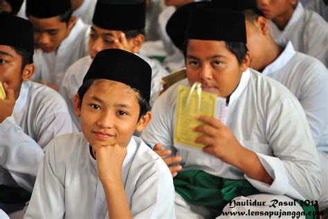 Teks selawat maulidur rasul lengkap dalam ejaan rumi. Maulidur Rasul 2012 SAMMPS