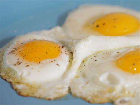 How To Fry Eggs Learn How To Make Perfect Fried Eggs Sunny Side Up