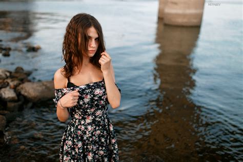 Women Model Looking At Viewer Brunette Dress Water Bare Shoulders Depth