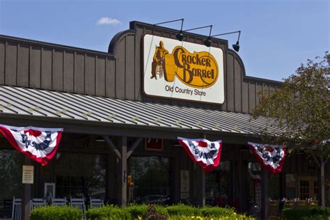 Christmas has arrived at cracker barrel! Cracker Barrel Apologizes After Noose Seen Hanging From ...