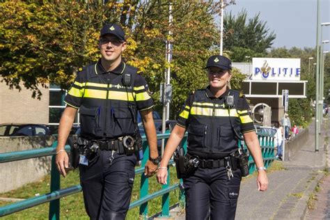 Nieuwe Uniformen Voor De Politie Delftseveerweg Vlaardingen Flashphoto Nl