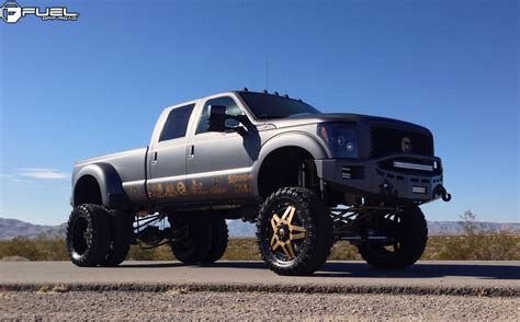 Car | Ford F-350 Dually on Fuel Dually Full Blown Dually Rear - D254