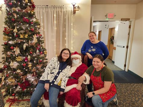 Senior Living Activities – Santa at Somerset Christmas Party