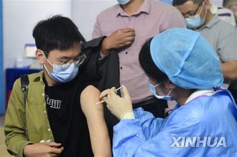 동아일보 보도에 따르면 cdc의 조사 결과 3월 7일 이전까지 모더나 백신 1회차를, 3월 14일 전까지. 중국 상하이, '76세 이상' 고령자에도 코로나 백신 접종 | 연합뉴스