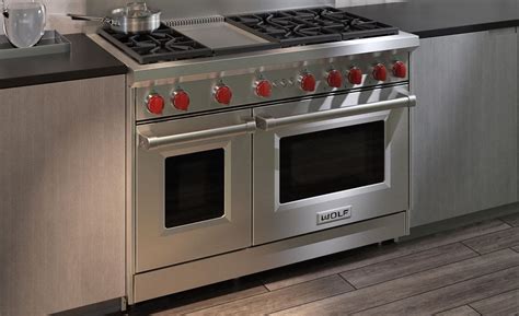 Wolf 48 inch freestanding all gas range with natural gas, 8 sealed burners, double ovens, 6.9 cu. 48" Gas Range - 6 Burners and Infrared Griddle Wolf Rangetop