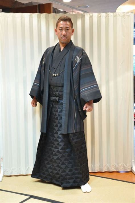 Wearing a japanese kimono might be the most incredible experience in japan. Men in Kimono | Kimono Fashion 着物ファッション | Pinterest ...